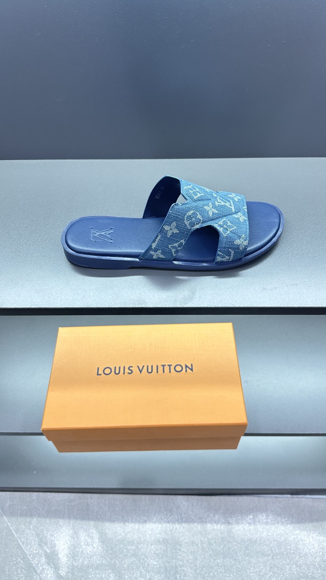 Louis Vuitton Slippers